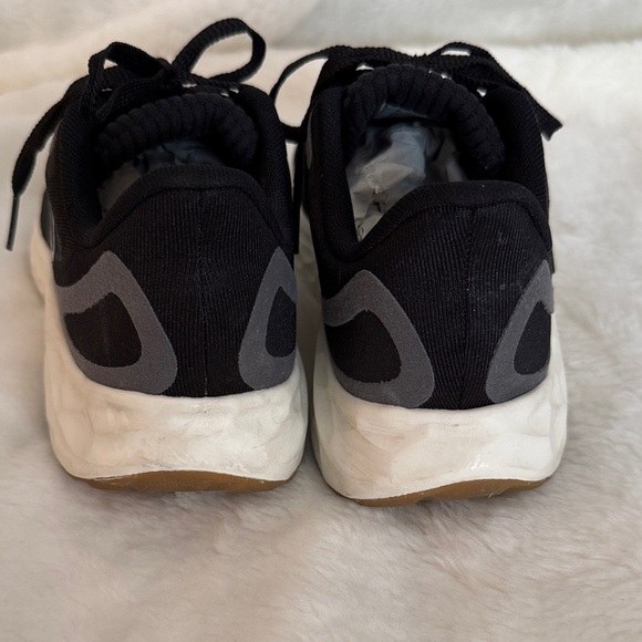 New Balance Arishi Fresh Foam  Black and White Athletic Shoes - Picture 3 of 10